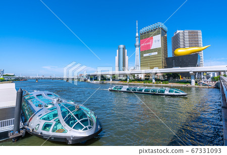 Tokyo cityscape of Japan Overlooking the water bus, Himiko and fireflies off the shore (in the back is the new famous place, the Sumida River Walk Tokyo cityscape of Japan Overlooking the water bus, Himiko and fireflies off the shore (in the back is the new famous place, the Sumida River Walk 67331093