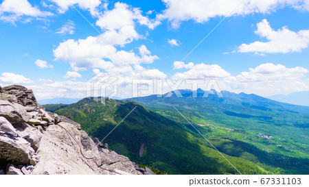 Tateshina mountain climbing in early summer: Yatsugatake seen from Menokami Chaya (Tateshina mountain climbing mouth) course Tateshina mountain climbing in early summer: Yatsugatake seen from Menokami Chaya (Tateshina mountain climbing mouth) course 67331103