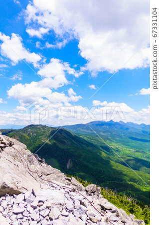 Tateshina mountain climbing in early summer: Yatsugatake seen from Menokami Chaya (Tateshina mountain climbing mouth) course Tateshina mountain climbing in early summer: Yatsugatake seen from Menokami Chaya (Tateshina mountain climbing mouth) course 67331104