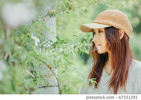 Woman wearing a cap Woman wearing a cap 67331291