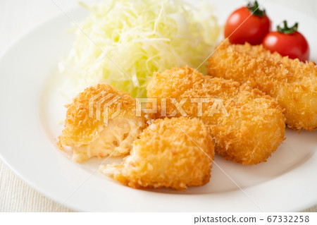 Crab cream croquette 67332258