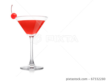 Cosmopolitan cocktail in classic crystal glass 67332280