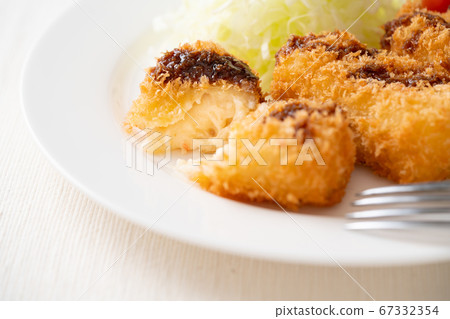 Crab cream croquette 67332354