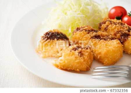 Crab cream croquette 67332356