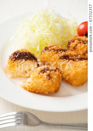 Crab cream croquette 67332357