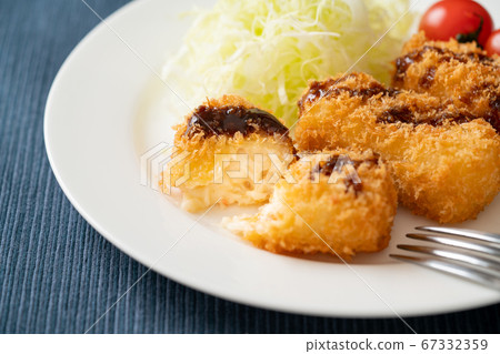 Crab cream croquette 67332359