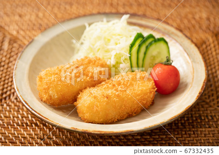 Crab cream croquette 67332435