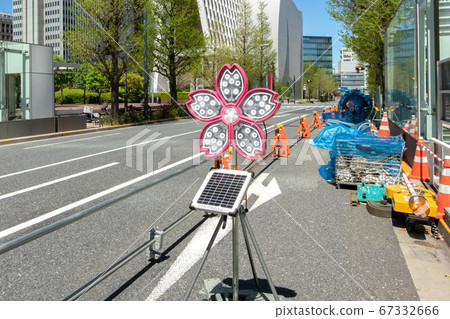 Large solar revolving light for road construction 67332666