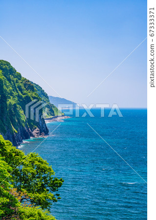 (Itoigawa City, Niigata Prefecture) Familiar coastline 67333371