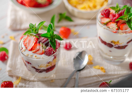 Granola yogurt fruits 67335177