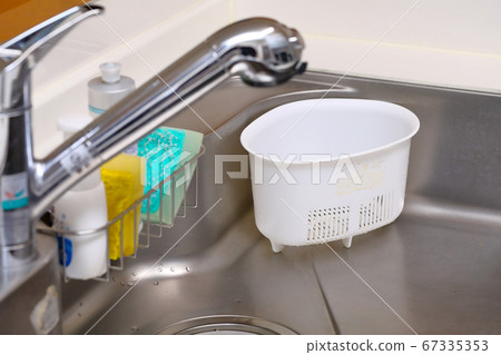 Kitchen sink 67335353