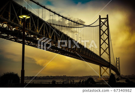 Akashi Kaikyo Bridge 67340982