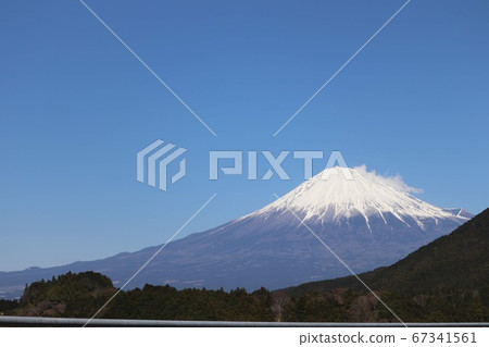 富士山和藍天 富士山和藍天 67341561
