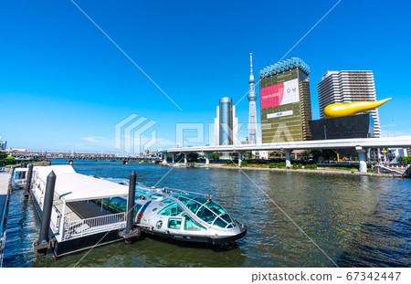 日本的東京城市景觀俯瞰水上巴士,Himiko等(後面是新的著名景點S田川步道 日本的東京城市景觀俯瞰水上巴士,Himiko等(後面是新的著名景點S田川步道 67342447