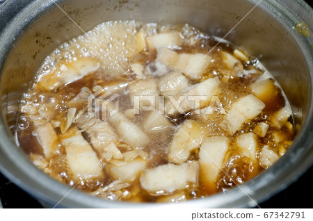 Under roux rice cooking 67342791