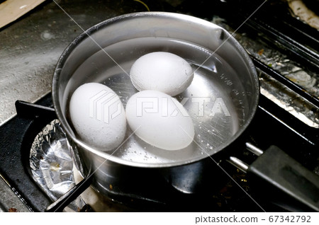 Boil eggs in a pan 67342792
