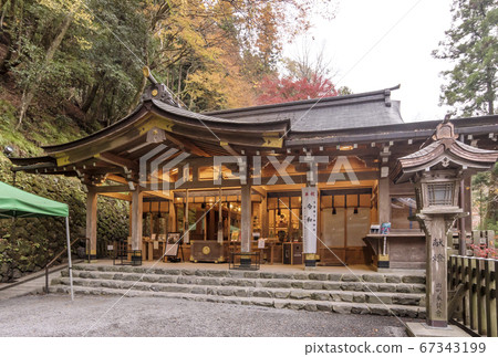 貴船神社的秋葉 貴船神社的主神社 水神 結婚之神 秋天的京都觀光景點 照片素材 圖片 圖庫