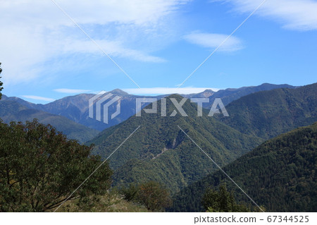 南阿爾卑斯山 67344525