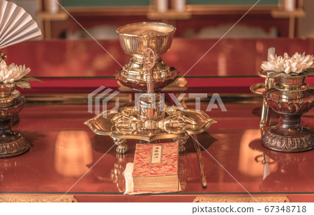 [Tokyo, Ueno] Five-sided bell, five-pointed pestle and lotus flower at the prayer place of the Gokokuin of the Seven Lucky Gods. 67348718
