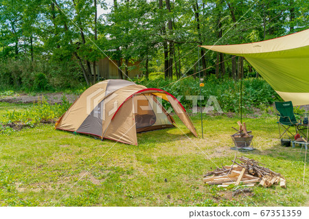 Early summer camp 67351359