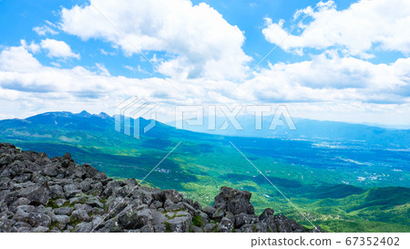 初夏的立志登山：從峰頂眺望八岳和南阿爾卑斯山 67352402