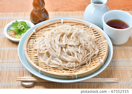 Sarashina soba, Sarashina buckwheat, Sarashina buckwheat, sardina soba. Sarashina soba with whitish dry noodles using 80% of Sarashina flour. 67352555