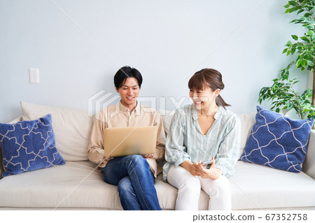 PC Home Home Home Time STAY HOME自我約束的生活觀看男女視頻 PC Home Home Home Time STAY HOME自我約束的生活觀看男女視頻 67352758