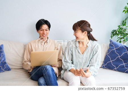 PC Home Home Home Time STAY HOME自我約束的生活觀看男女視頻 PC Home Home Home Time STAY HOME自我約束的生活觀看男女視頻 67352759