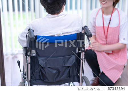 Elderly people who receive nursing care services Elderly people who receive nursing care services 67352894