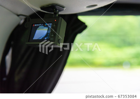 Drive recorder image while shooting the back 67353084