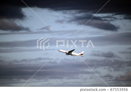 Departure/Departure into the clouds Departure/Departure into the clouds 67353956
