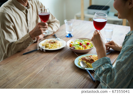 Couple eating and drinking at home Couple Couple eating and drinking at home Couple 67355041