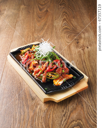 Stir-fried meat, Stir-fried iron plate 67357119