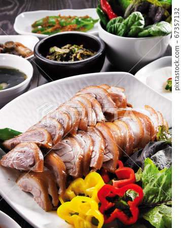 豬腳，豬腳， 67357132