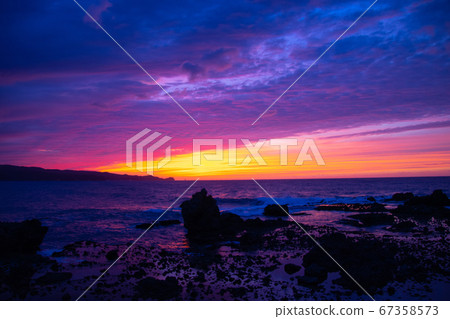 A sunset 67358573