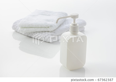 Pump with white towel and disinfectant / disinfection image Pump with white towel and disinfectant / disinfection image 67362387