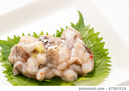 Takowasabi on the large leaf (Aojijino leaf). (White background) 67363519