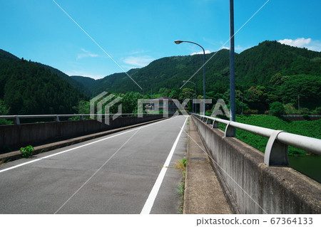初夏,奈良縣大和川,羽瀨水壩,水壩道路及管理處 初夏,奈良縣大和川,羽瀨水壩,水壩道路及管理處 67364133
