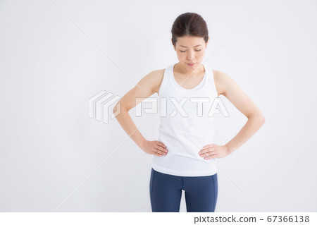 運動裝的女性 運動裝的女性 67366138