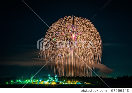Four shakudama of the Katakai Festival seen through the factory 2 67366348