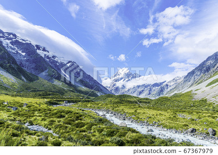 Hooker Valley Truck at Mount Cook National Park Hooker Valley Truck at Mount Cook National Park 67367979