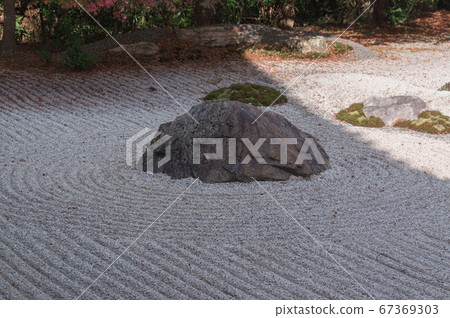 Japanese garden at the site of the Iwakura Jinsouin Gate, Sakyo-ku, Kyoto Japanese garden at the site of the Iwakura Jinsouin Gate, Sakyo-ku, Kyoto 67369303
