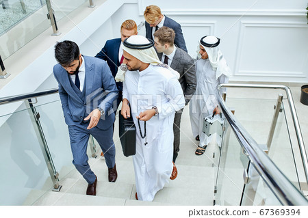 Sheikh with case in hands go make a deal Sheikh with case in hands go make a deal 67369394