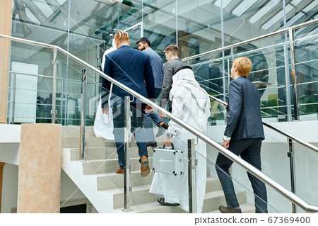 go to business meeting to make deal go to business meeting to make deal 67369400