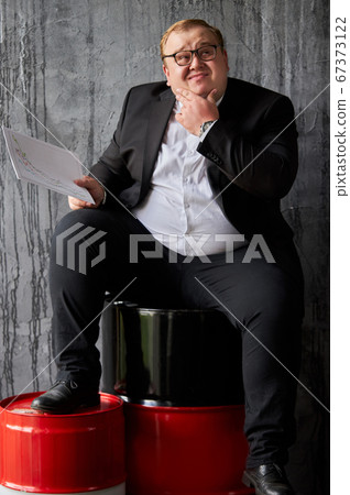 thoughtful businessman predicts, thinks 67373122