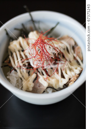 在米飯上吃飯 67375243