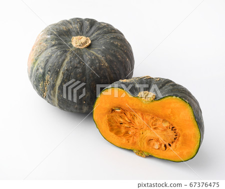 Cut pumpkin 67376475