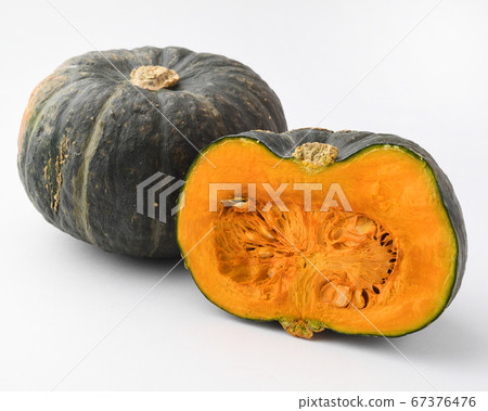 Cut pumpkin 67376476