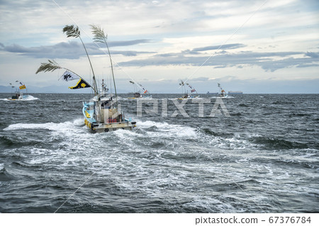 恩部鯛的奉獻船從筱島港駛向伊勢神宮 恩部鯛的奉獻船從筱島港駛向伊勢神宮 67376784
