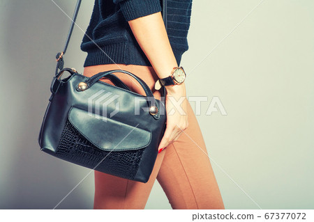 beautiful young woman posing with handbag and copy space beautiful young woman posing with handbag and copy space 67377072